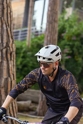 HASIE & THE ROBOTS Prime Trail Shirt